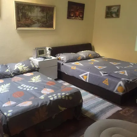Azra Apartment *